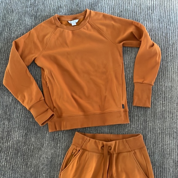 Athleta Tops - Athleta Triumph Crewneck Hoodie & Joggers Set size xsmall